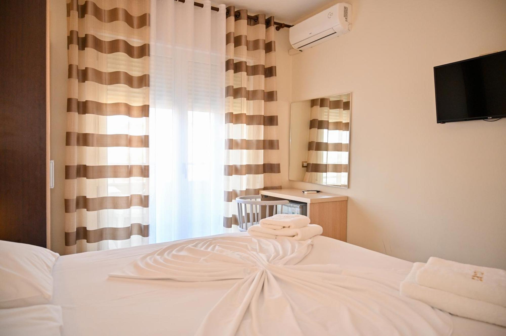 Hotel Zanzi Durrës Kültér fotó